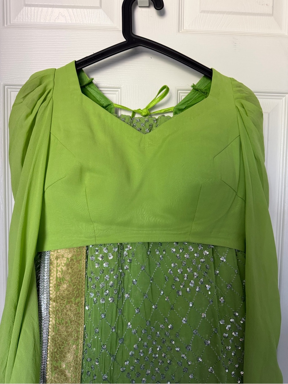 Green georgette saree blouse set - Picture 2 of 11